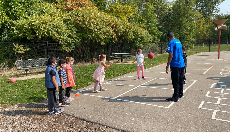 kids playing foursquare